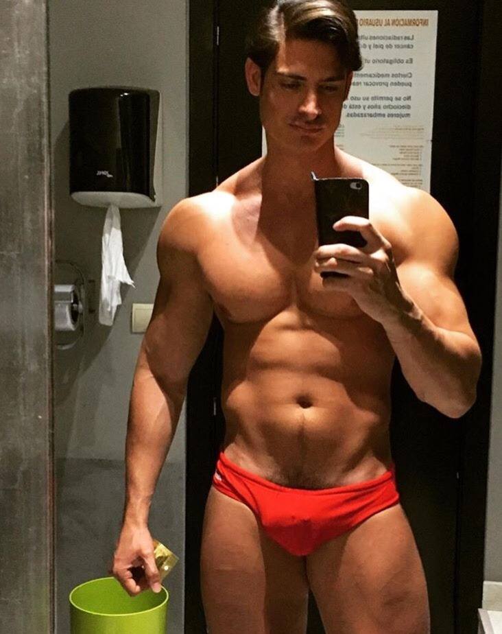 hot male 139 (18+)