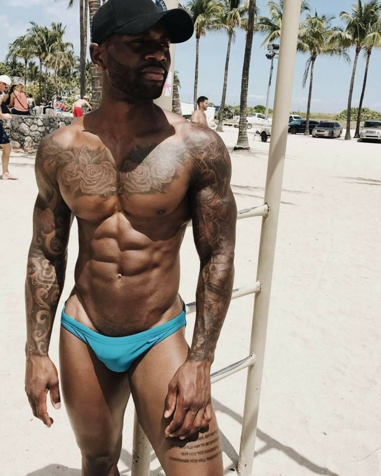 hot male 139 (18+)