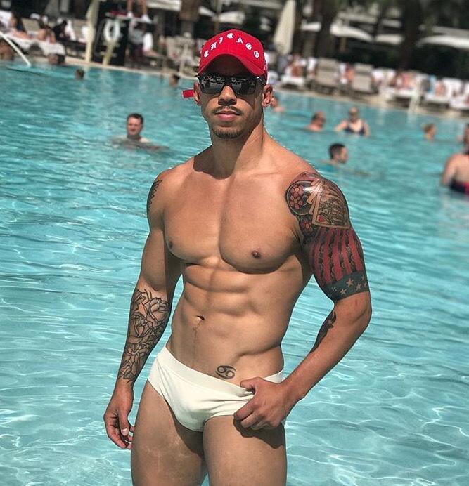 hot male 139 (18+)