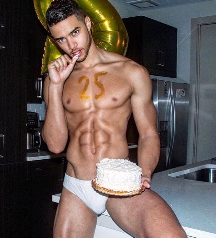 hot male 139 (18+)
