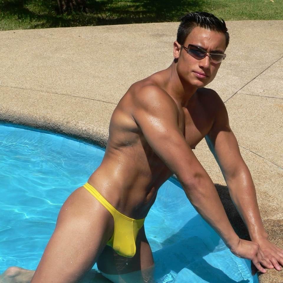 hot male 139 (18+)