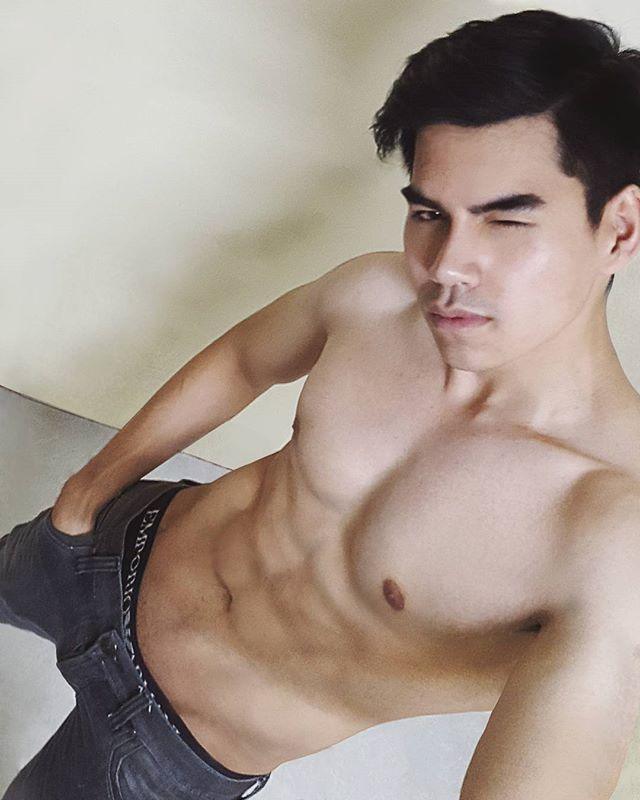 บิว - ฐาปกรณ์ IG @bill_tapakorn