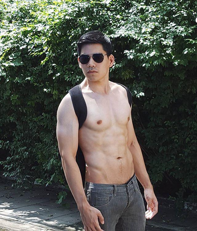 บิว - ฐาปกรณ์ IG @bill_tapakorn