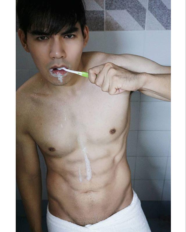 บิว - ฐาปกรณ์ IG @bill_tapakorn