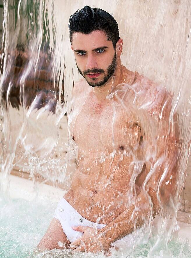 hot male 143 (18+)