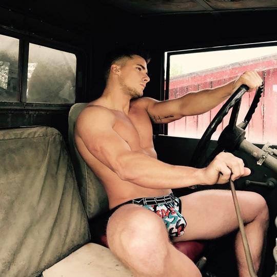 hot male 143 (18+)