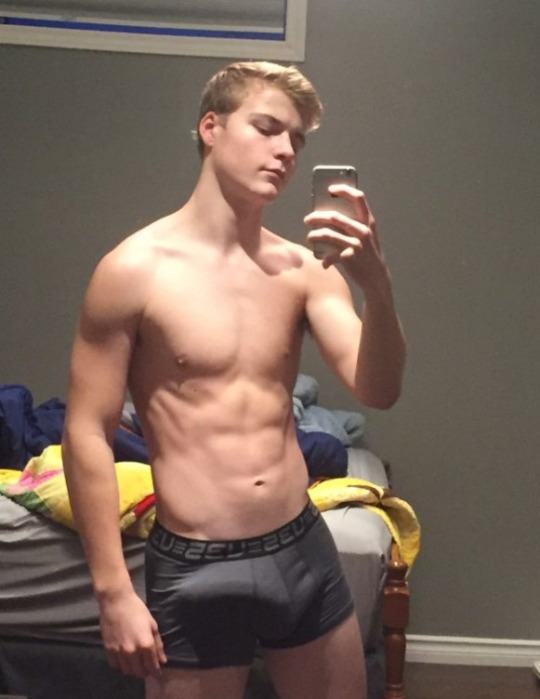 hot male 143 (18+)