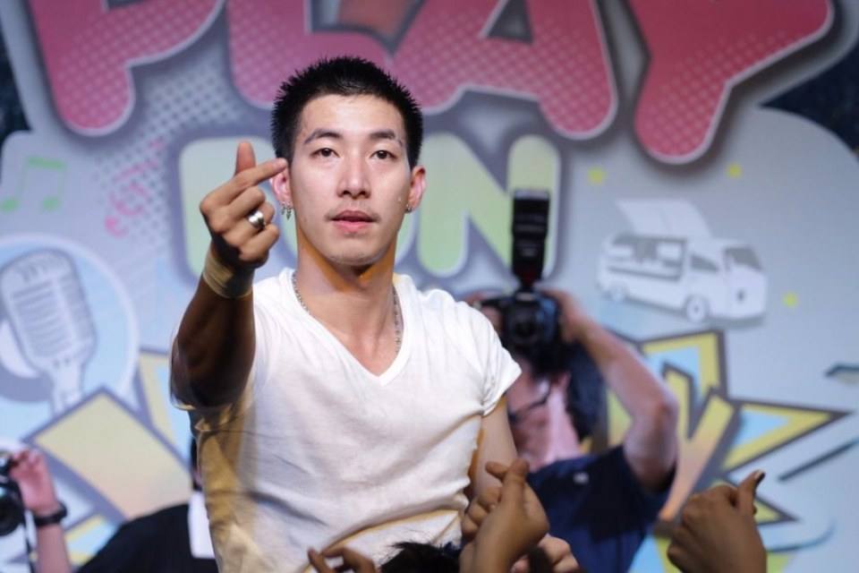 แพ้ชายใส่เสื้อขาว