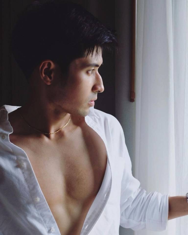 แพ้ชายใส่เสื้อขาว