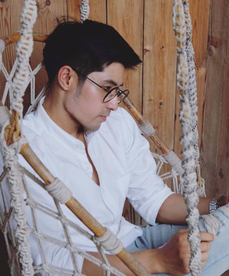 แพ้ชายใส่เสื้อขาว