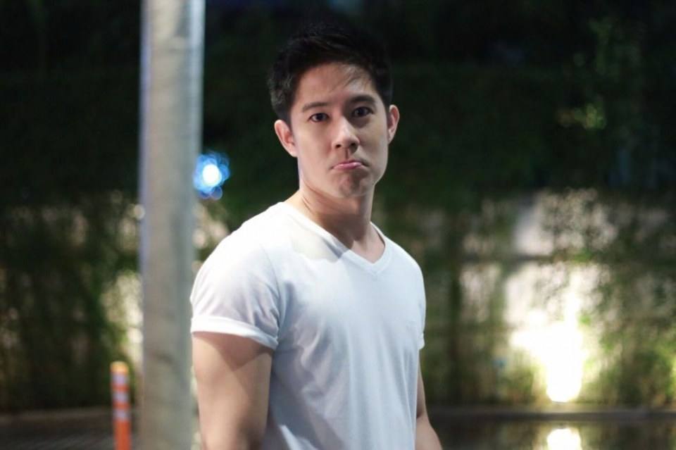 แพ้ชายใส่เสื้อขาว