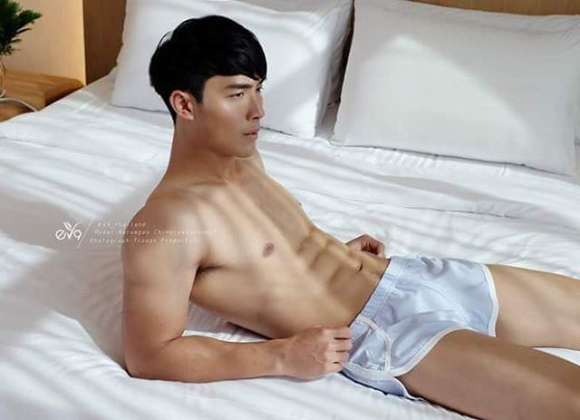ผู้ชายสีขาว