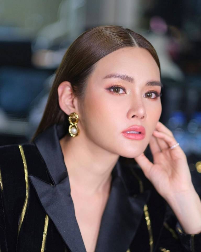 หญิง รฐา