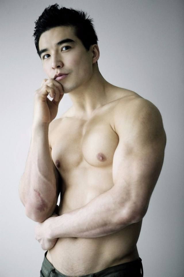 หนุ่มเนื้อแน่นๆ