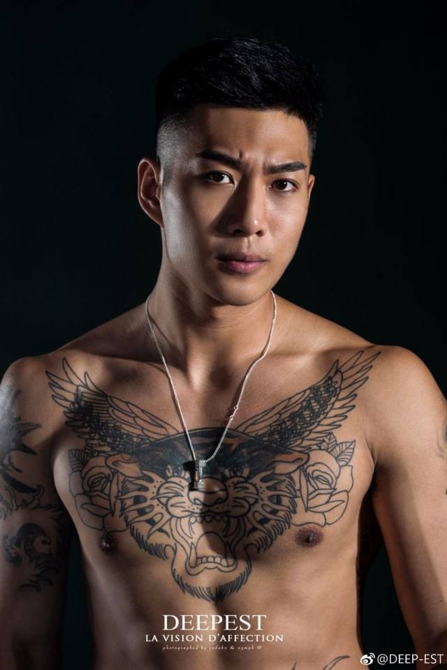 หนุ่มเนื้อแน่นๆ