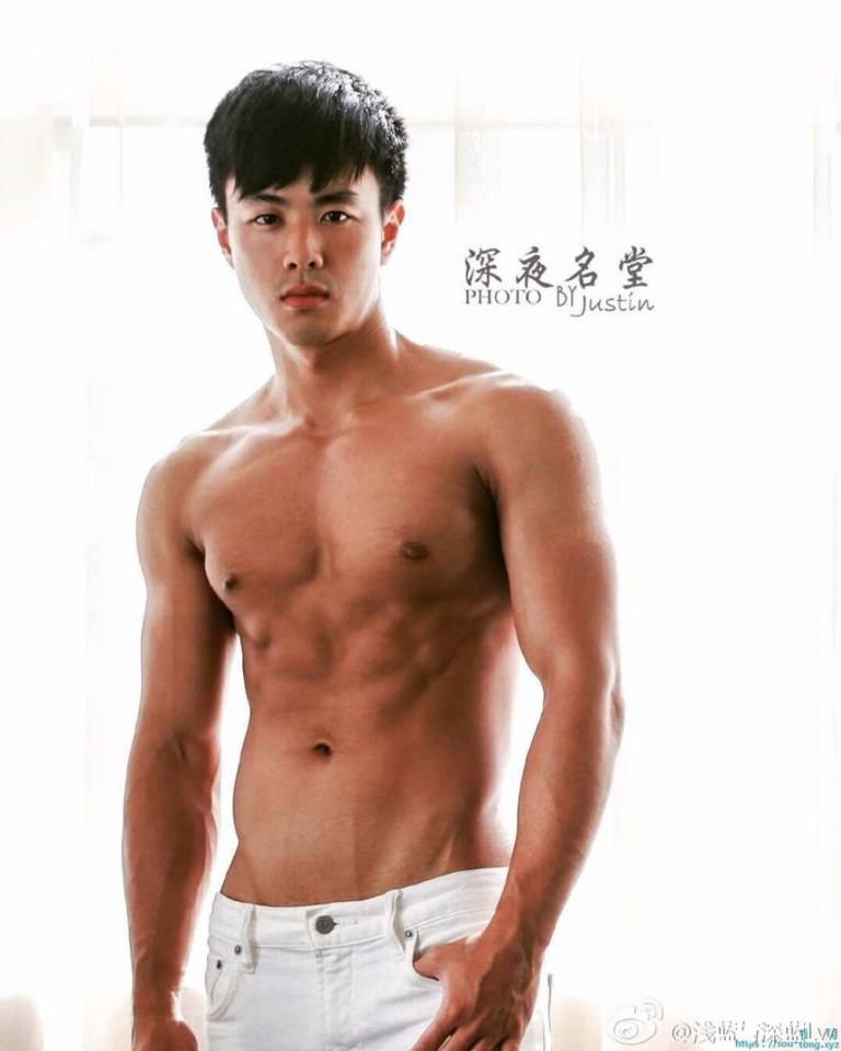 หนุ่มเนื้อแน่นๆ