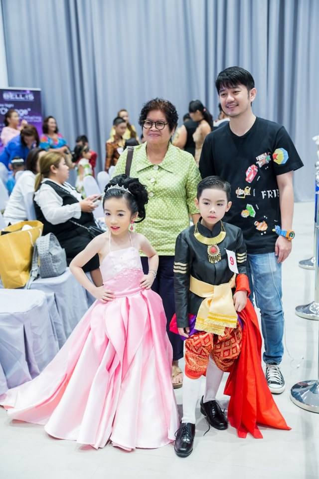 งานประกวดแฟชั่นโชว์เด็กที่ดีระดับประเทศ ราตรีผ้าไหมสายใยแห่งรัก