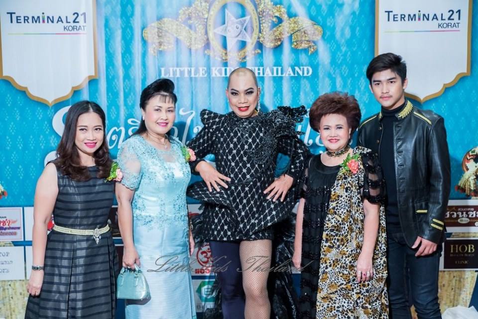 งานประกวดแฟชั่นโชว์เด็กที่ดีระดับประเทศ ราตรีผ้าไหมสายใยแห่งรัก