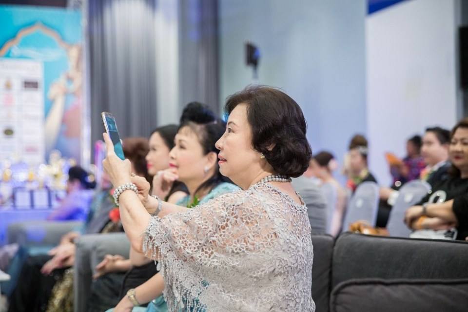 งานประกวดแฟชั่นโชว์เด็กที่ดีระดับประเทศ ราตรีผ้าไหมสายใยแห่งรัก