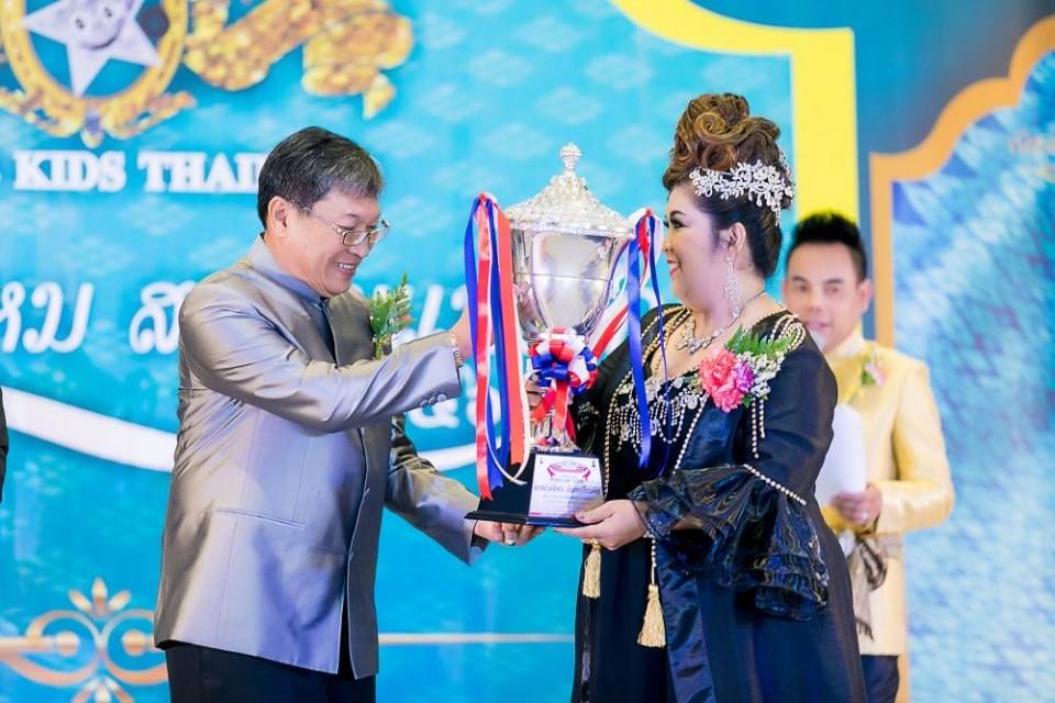 งานประกวดแฟชั่นโชว์เด็กที่ดีระดับประเทศ ราตรีผ้าไหมสายใยแห่งรัก