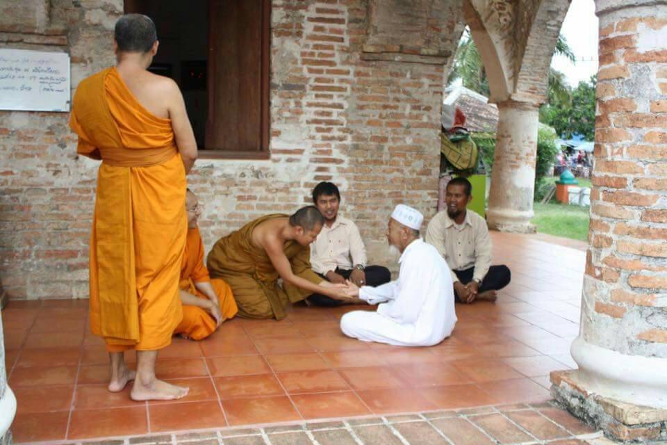 พุทธ คริสต์ อิสลาม