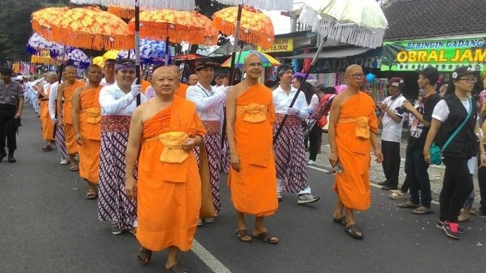 พุทธ คริสต์ อิสลาม