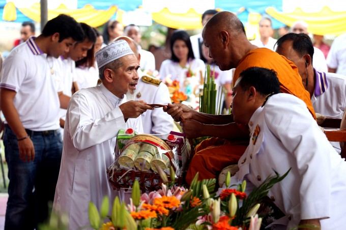 พุทธ คริสต์ อิสลาม