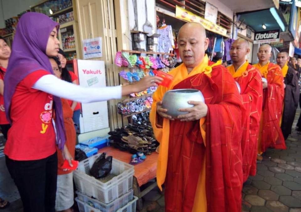 พุทธ คริสต์ อิสลาม