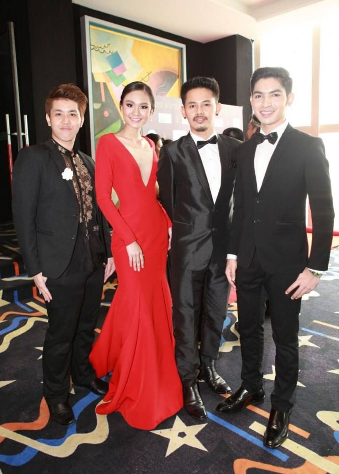 ประธานกรรมการจัดงานประกวด และผู้เชิญรางวัล