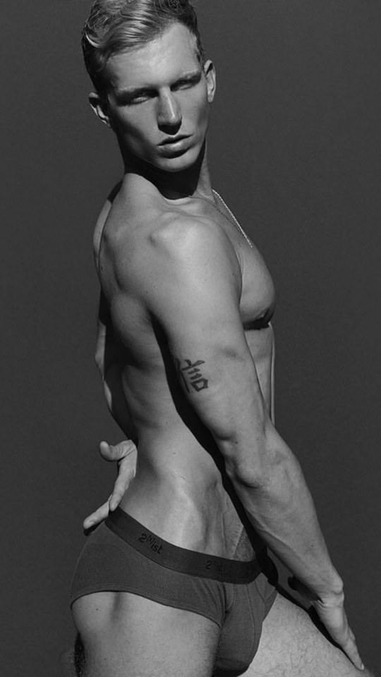 hot male 145 (18+)