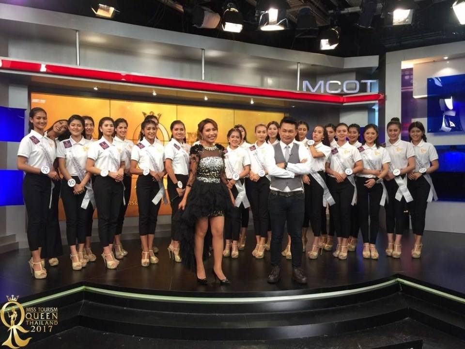 สาวงามMiss Tourism Queen Thailand 2017ทั้ง 25 คนมาเยี่ยมรายการ #เรื่องพลบค่ำ ที่ห้องส่งโทรทัศน์ บมจ. อสมท กรุงเทพฯมหานคร
