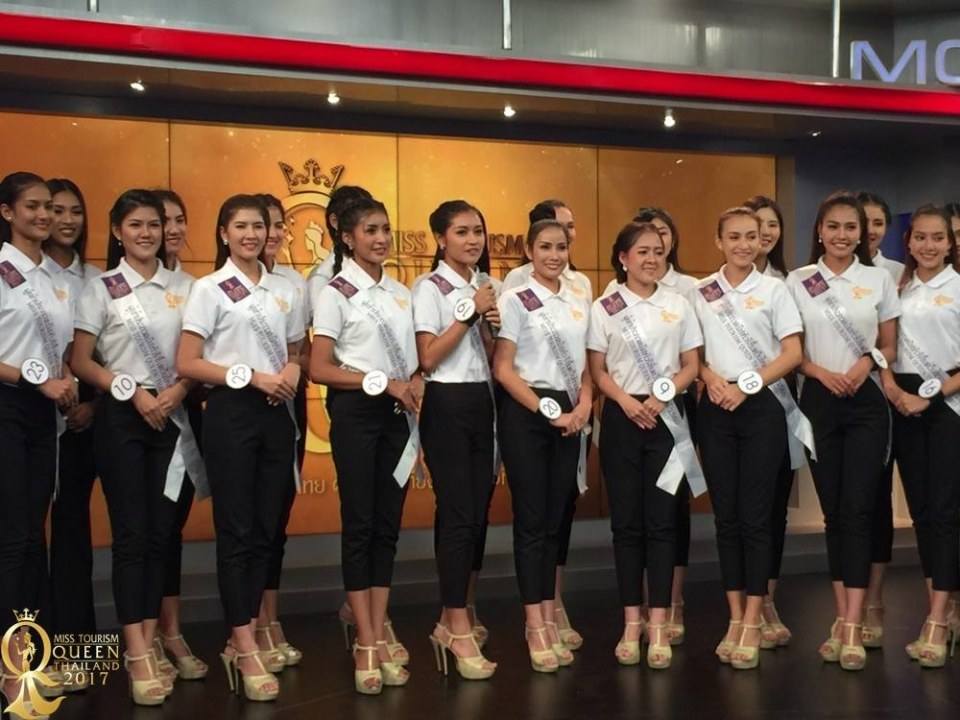 สาวงามMiss Tourism Queen Thailand 2017ทั้ง 25 คนมาเยี่ยมรายการ #เรื่องพลบค่ำ ที่ห้องส่งโทรทัศน์ บมจ. อสมท กรุงเทพฯมหานคร