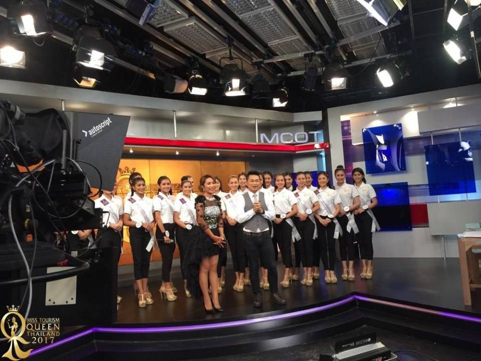 สาวงามMiss Tourism Queen Thailand 2017ทั้ง 25 คนมาเยี่ยมรายการ #เรื่องพลบค่ำ ที่ห้องส่งโทรทัศน์ บมจ. อสมท กรุงเทพฯมหานคร