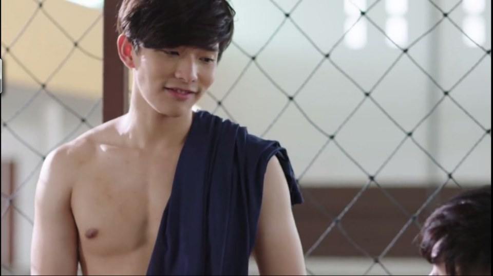 จะบังไว้เฮ็ดหยังน๊ะใจฮ้ายเด ตากล้องก็อ๊อนอ่อนถ่ายแวบไปแวบมาชิชูมหุ่นชัดก็บ่ชูม