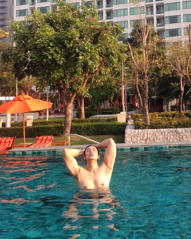 เลียแล้วเลียอีก