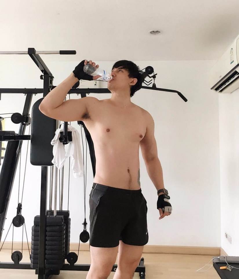 เลียแล้วเลียอีก