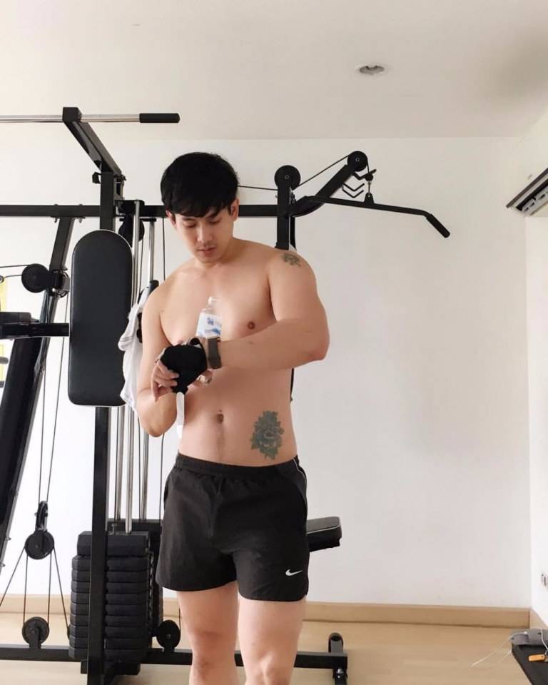 เลียแล้วเลียอีก