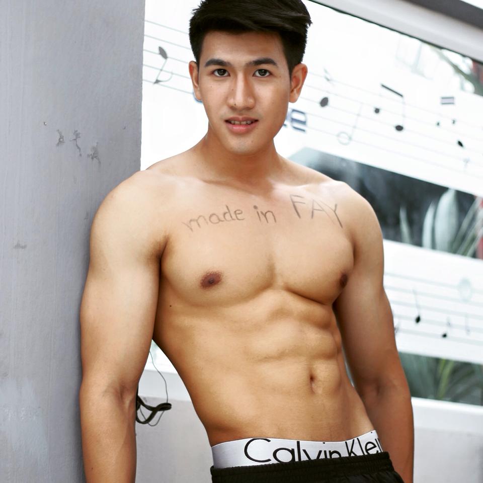 สามหนุ่ม บ้าน celebritymodel