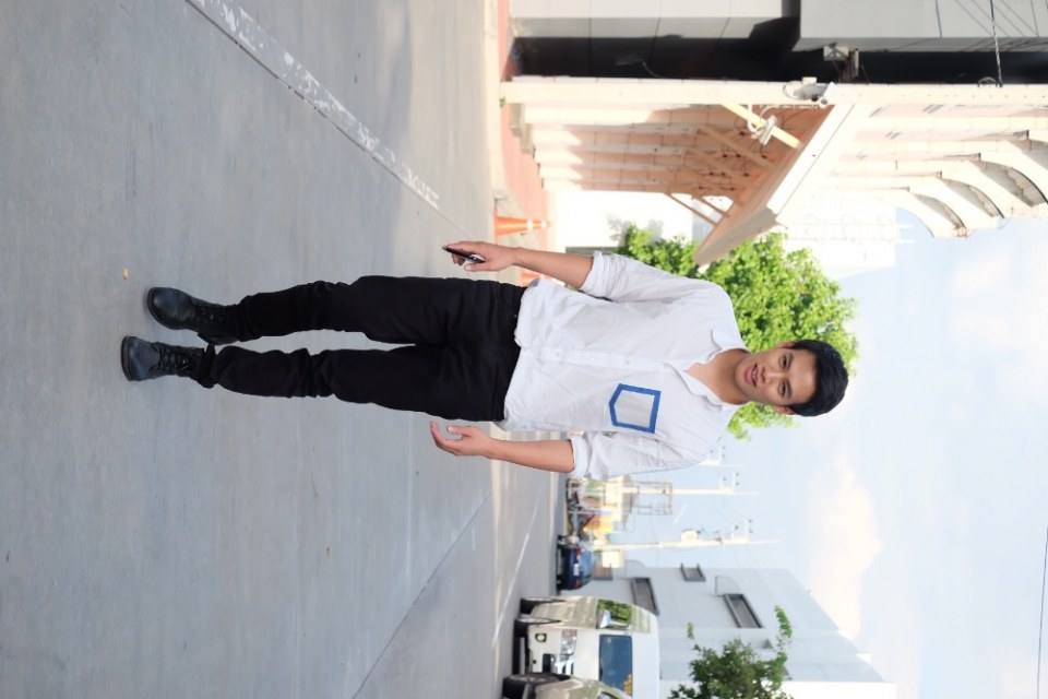 นี้คือการเดินถ่ายรูป😅😍หล่อ
