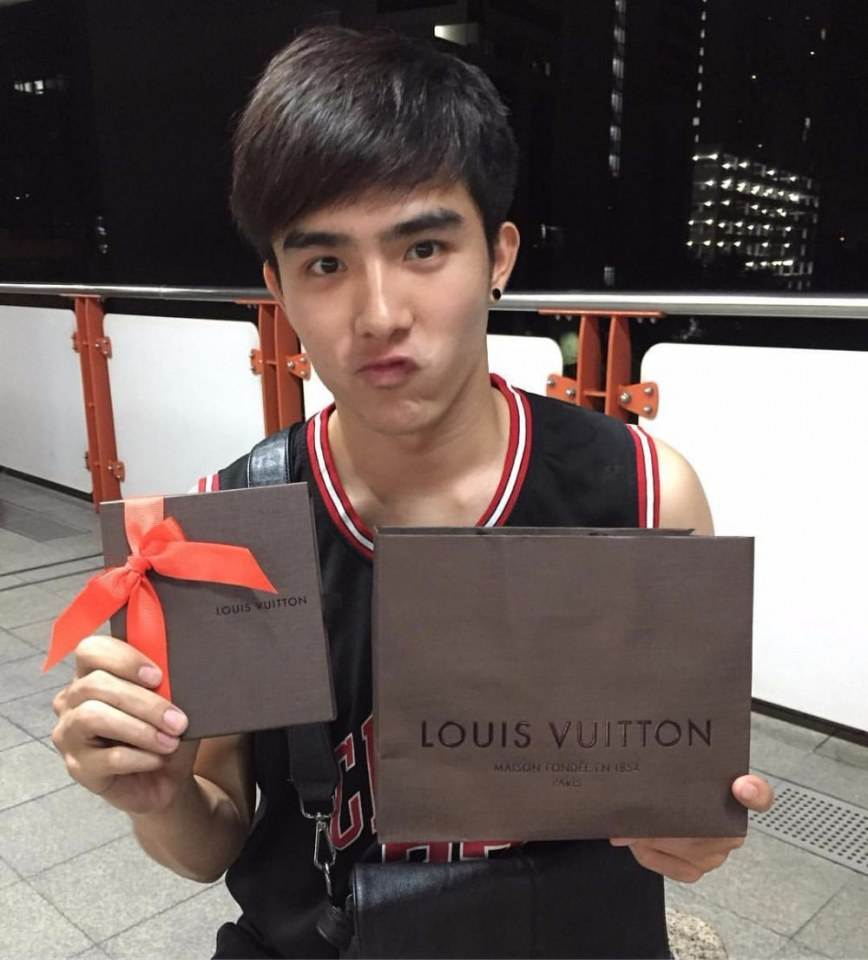 ผู้ชายโชว์ของ 2,031
