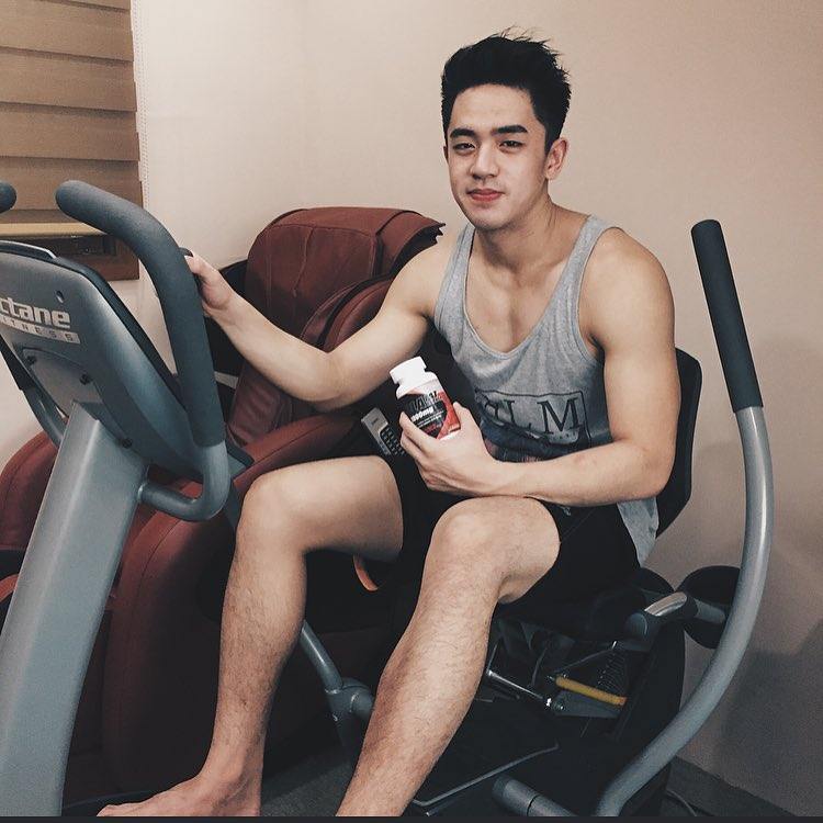 ผู้ชายโชว์ของ 2,031