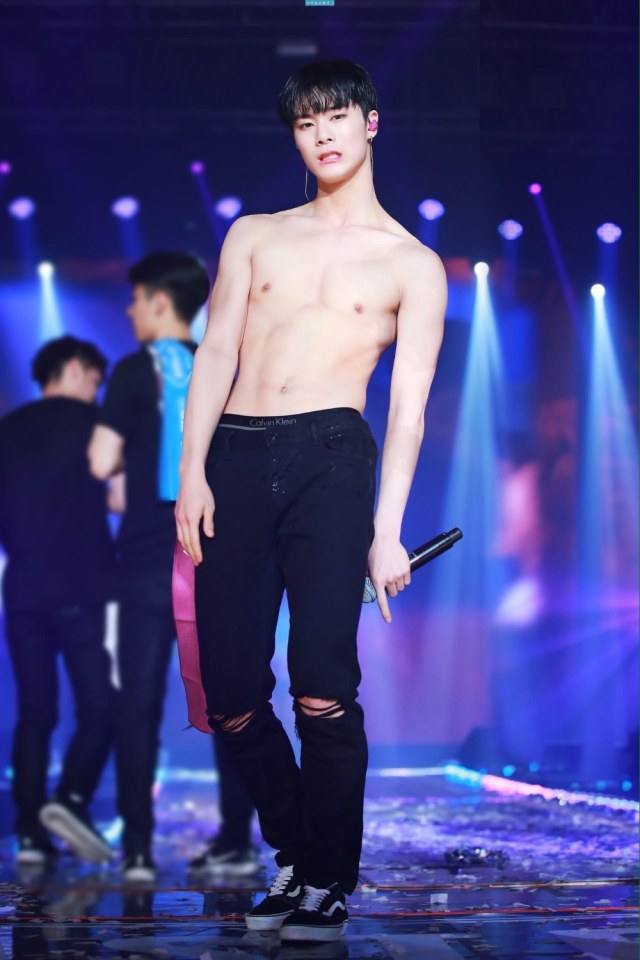 รวมหนุ่ม ASTRO เซ็กซี่บนคอนเสิร์ต 2