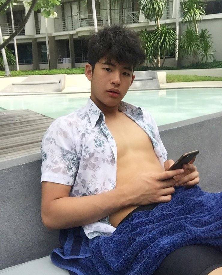 น่าจับถอดลากเข้าห้อง