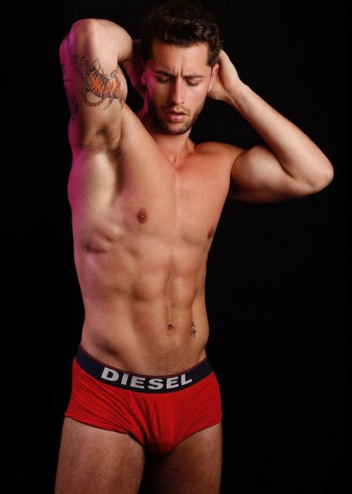 hot male 159 (18+)