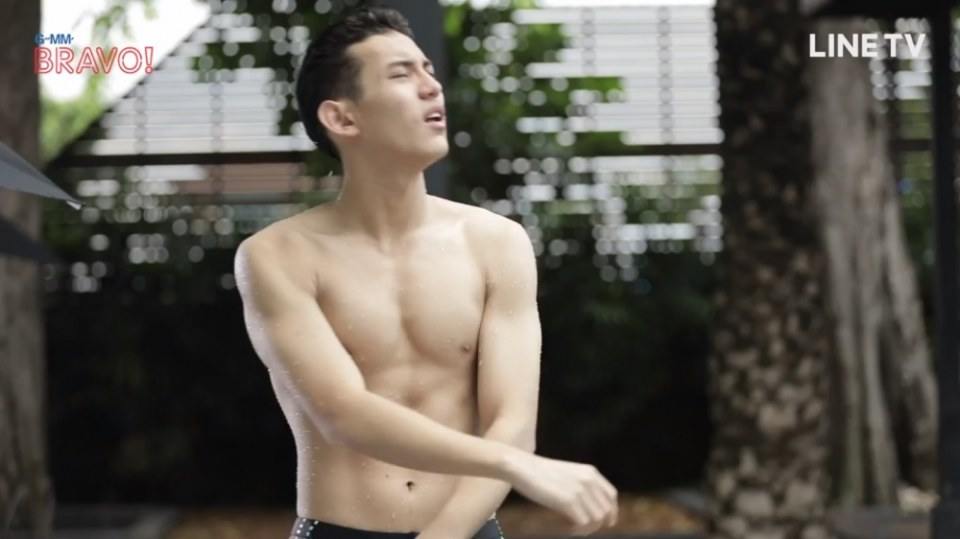 โชว์หุ่นแซ่บ