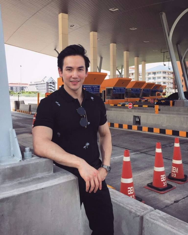 หล่อรวย อยากเลีย