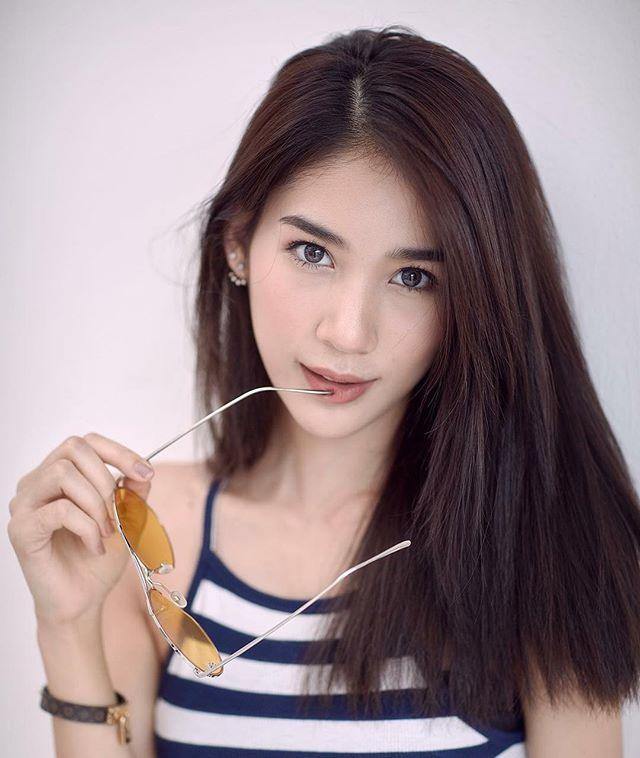 ส่องความน่ารัก "เบนซ์ ณัฐธิดา" ลูกสาวชาคริต