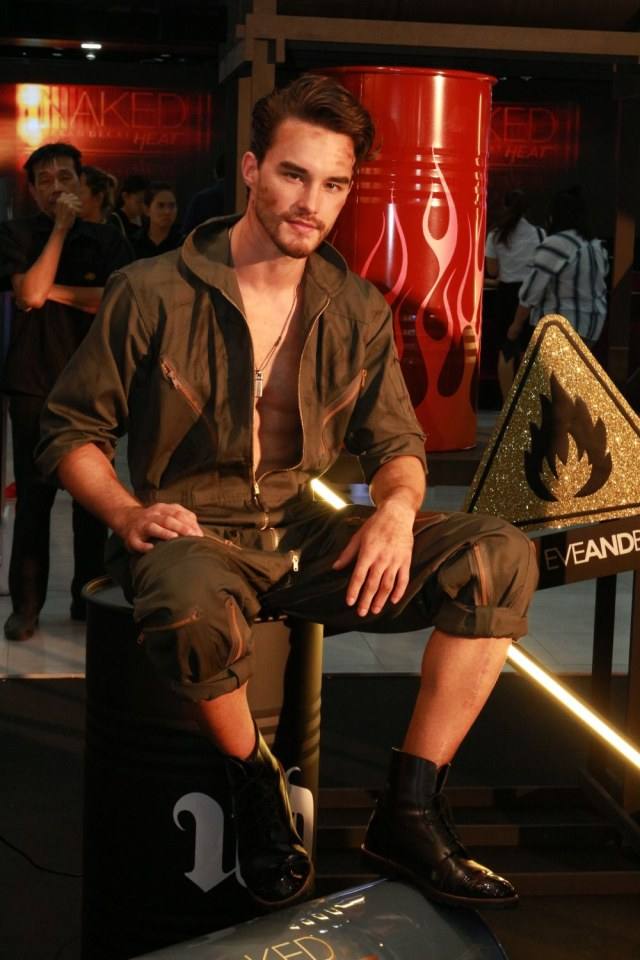 Grandopening URBAN DECAY X EVEANDBOY siam square one