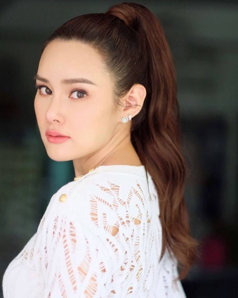 หญิง รฐา