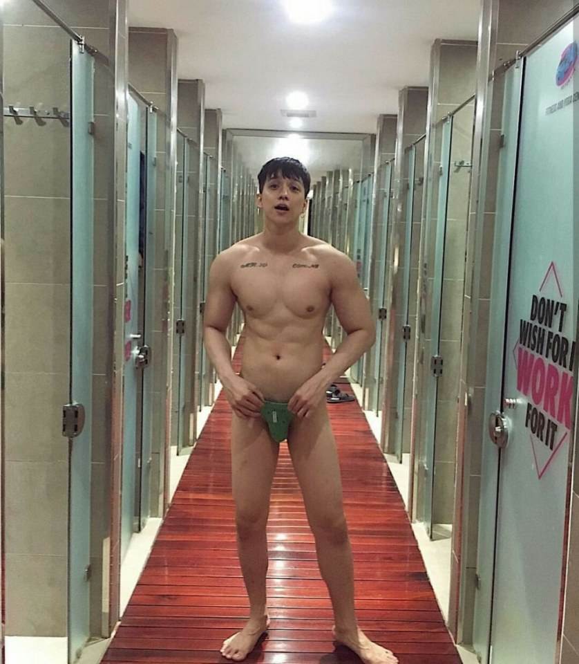 hot male 182 (18+)
